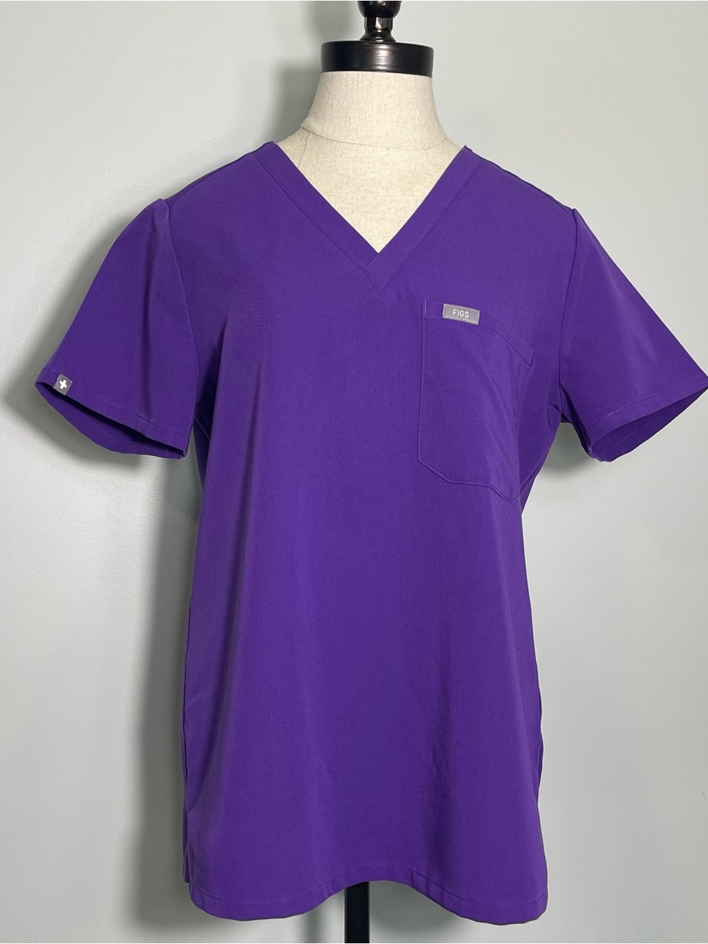 FIGS Women's Technical Collection Top Purple V-Neck Pocket Size Small